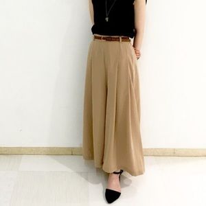 GU Beige Wide Leg Pants “Sukantsu”